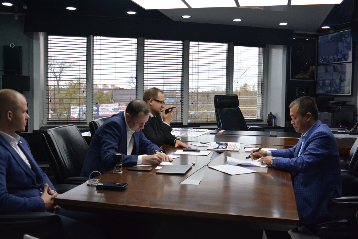 海闻律师与俄远东阿芙乐尔公司签署合作合同